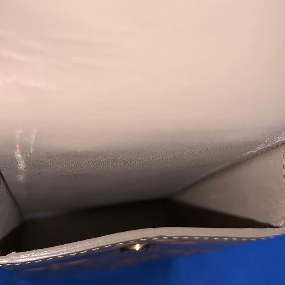 🔥 LOUIS VUITTON
Monogram Vernis “Gold”  Cell Phone Holder - Picture 9 of 9